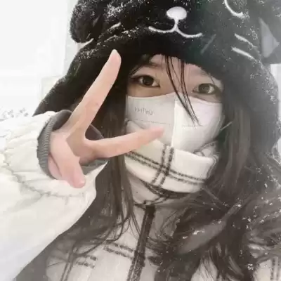 钟由希